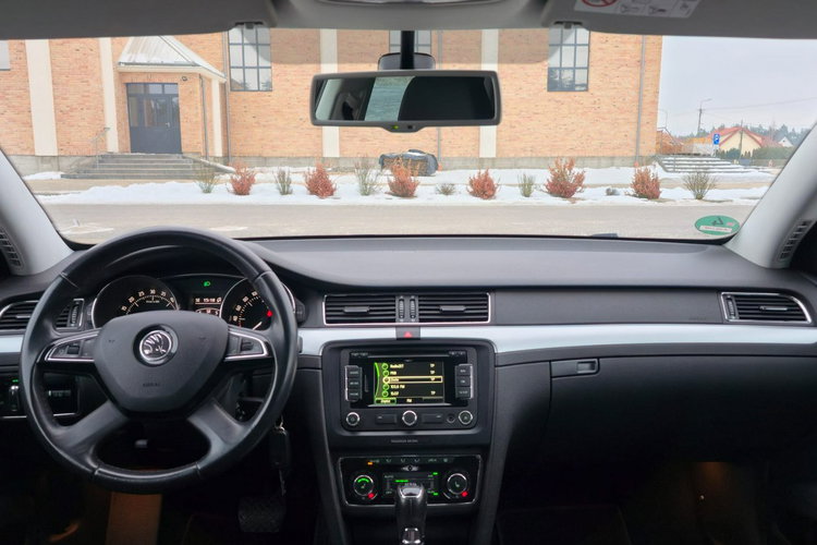Superb Skoda Superb 2.0 TDI DSG Comfort zdjęcie 34