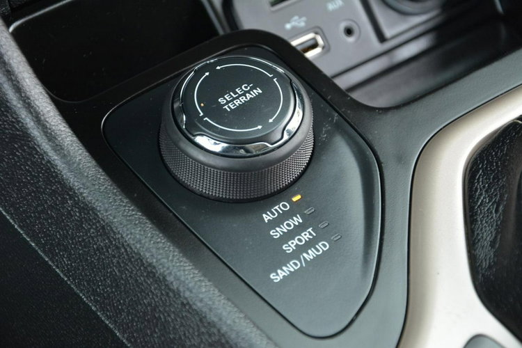 Jeep Cherokee Skóry Navi Wentylacja Kamera Asystent Pasa Xenon Ledy Radar zdjęcie 30