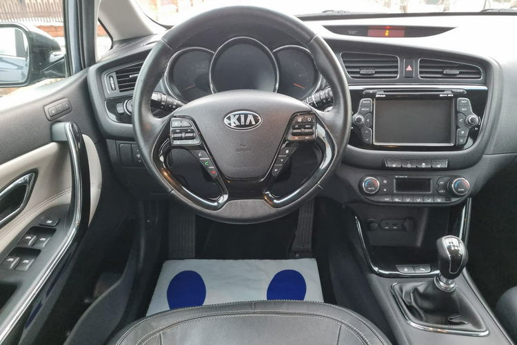 Kia Cee'd 1.6 CRDI Xenon Led Skóra Klimatronik Keyless Kamera Grzane fotele PDC zdjęcie 16