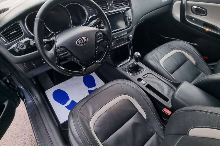 Kia Cee'd 1.6 CRDI Xenon Led Skóra Klimatronik Keyless Kamera Grzane fotele PDC zdjęcie 20