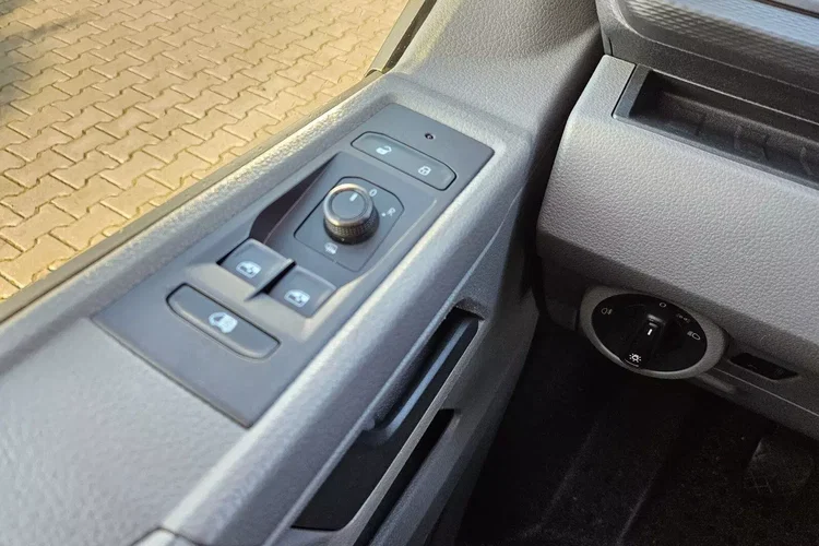 Volkswagen Transporter L2H1 99999zł NETTO 2.0TDi/110KM zdjęcie 44