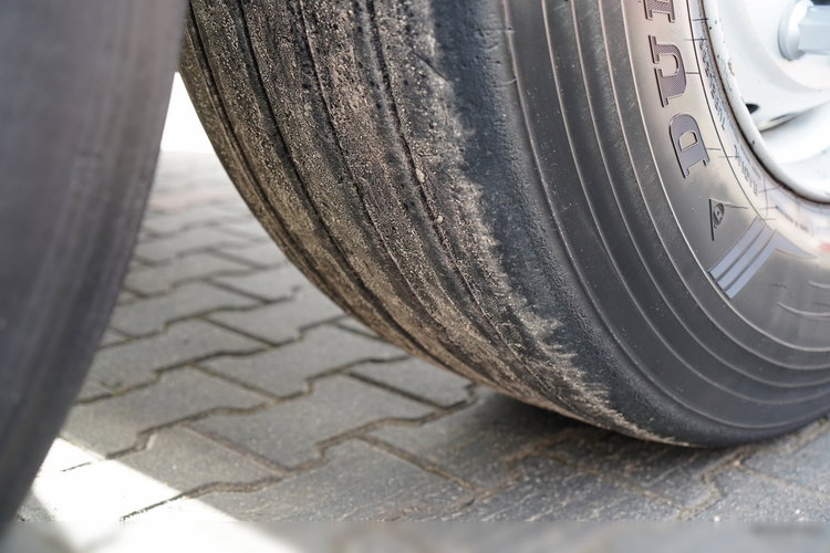 BENALU WYWROTKA / 27 m3 / ALUMINIOWA / OŚ PODNOSZONA / WAGA: 5 100 KG /  ELEKTRYCZNA PLANDEKA  zdjęcie 18