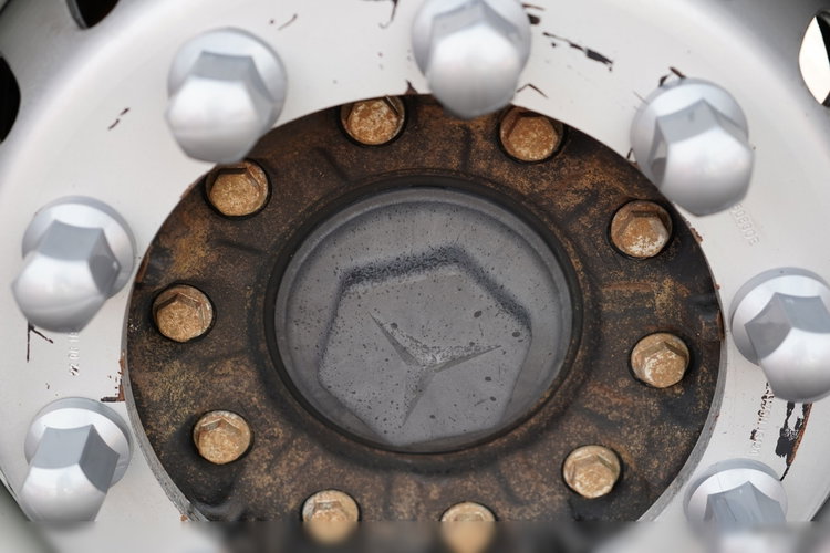 BENALU WYWROTKA / 27 m3 / ALUMINIOWA / OŚ PODNOSZONA / WAGA: 5 100 KG /  ELEKTRYCZNA PLANDEKA  zdjęcie 20