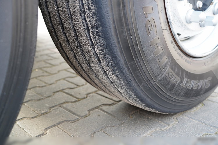 BENALU WYWROTKA / 27 m3 / ALUMINIOWA / OŚ PODNOSZONA / WAGA: 5 200 KG / ELEKTRYCZNA PLANDEKA zdjęcie 18