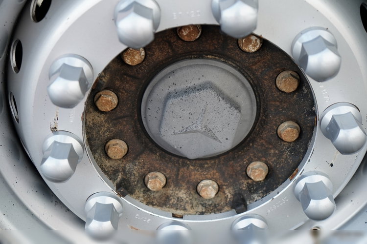 BENALU WYWROTKA / 27 m3 / ALUMINIOWA / OŚ PODNOSZONA / WAGA: 5 200 KG / ELEKTRYCZNA PLANDEKA zdjęcie 20