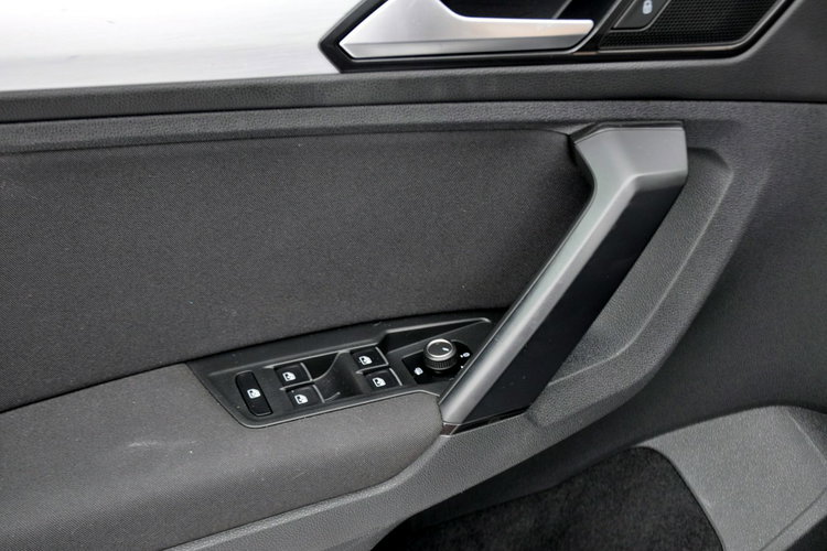 Volkswagen Tiguan 2.0TDI(150KM) Virtual Radar ACC Navi Kamera Chrom Welur I Wł Alu17"ASO zdjęcie 37