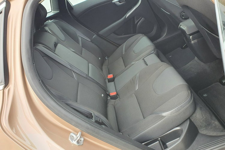 Volvo V40 2.0 D2 120KM # Momentum # NAVI # Półskóra # Piękny Kolor # Serwis ASO zdjęcie 10