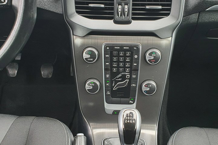 Volvo V40 2.0 D2 120KM # Momentum # NAVI # Półskóra # Piękny Kolor # Serwis ASO zdjęcie 20