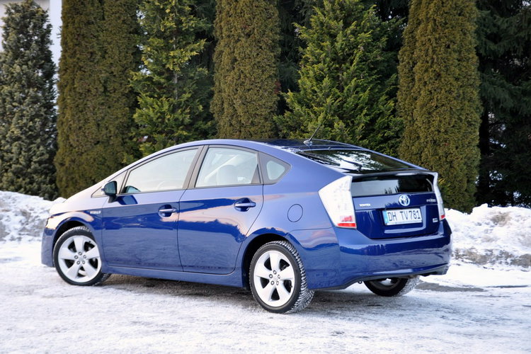 Toyota Prius 1.8i(136KM) Hybrid 127tyś.km Xenon Navi Kamera Skóry Head Up Alu17" zdjęcie 13