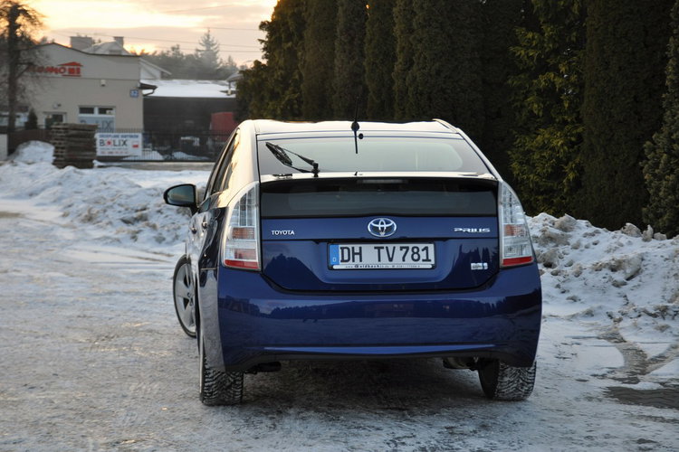 Toyota Prius 1.8i(136KM) Hybrid 127tyś.km Xenon Navi Kamera Skóry Head Up Alu17" zdjęcie 15