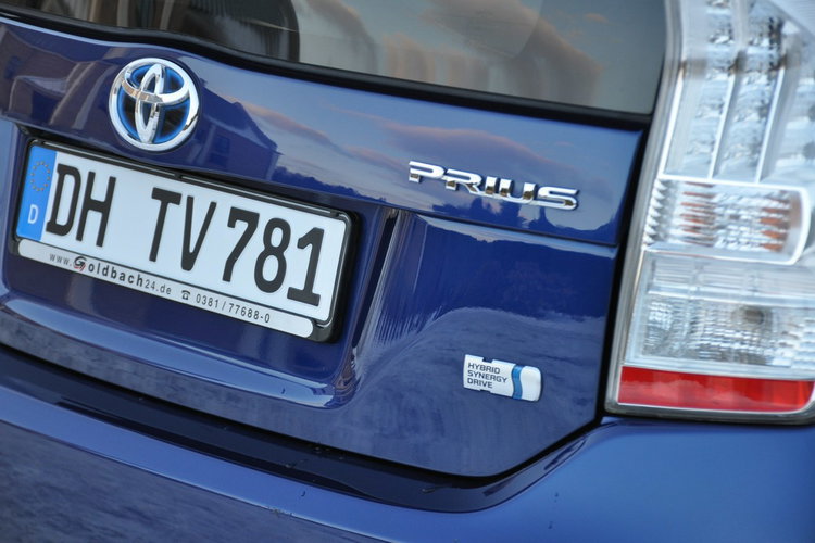 Toyota Prius 1.8i(136KM) Hybrid 127tyś.km Xenon Navi Kamera Skóry Head Up Alu17" zdjęcie 16