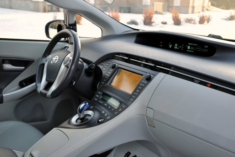 Toyota Prius 1.8i(136KM) Hybrid 127tyś.km Xenon Navi Kamera Skóry Head Up Alu17" zdjęcie 18