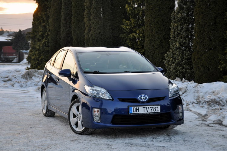 Toyota Prius 1.8i(136KM) Hybrid 127tyś.km Xenon Navi Kamera Skóry Head Up Alu17" zdjęcie 2