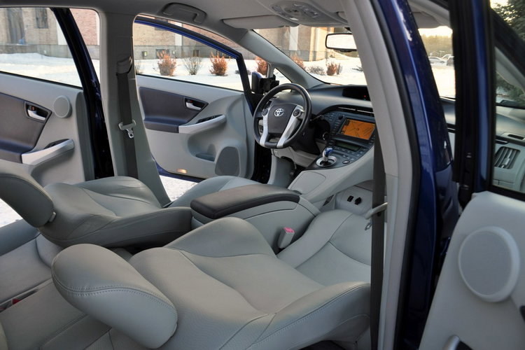 Toyota Prius 1.8i(136KM) Hybrid 127tyś.km Xenon Navi Kamera Skóry Head Up Alu17" zdjęcie 24