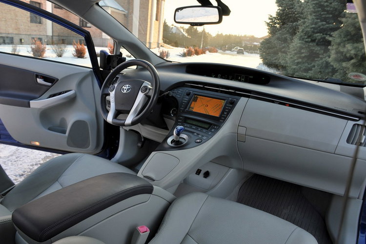 Toyota Prius 1.8i(136KM) Hybrid 127tyś.km Xenon Navi Kamera Skóry Head Up Alu17" zdjęcie 25