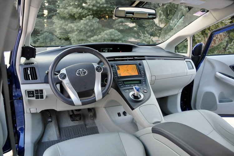 Toyota Prius 1.8i(136KM) Hybrid 127tyś.km Xenon Navi Kamera Skóry Head Up Alu17" zdjęcie 28