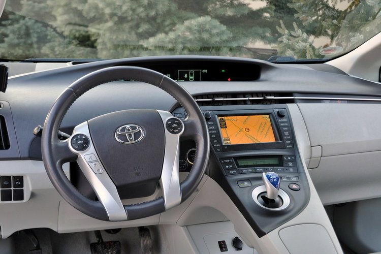 Toyota Prius 1.8i(136KM) Hybrid 127tyś.km Xenon Navi Kamera Skóry Head Up Alu17" zdjęcie 29