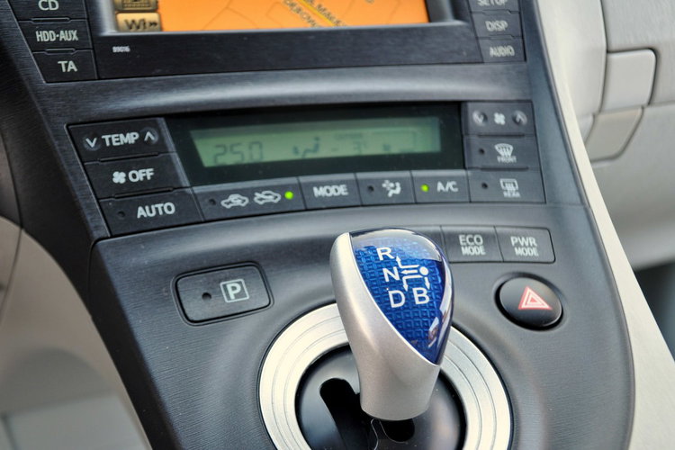 Toyota Prius 1.8i(136KM) Hybrid 127tyś.km Xenon Navi Kamera Skóry Head Up Alu17" zdjęcie 33