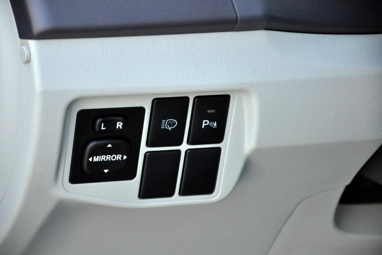 Toyota Prius 1.8i(136KM) Hybrid 127tyś.km Xenon Navi Kamera Skóry Head Up Alu17" zdjęcie 36