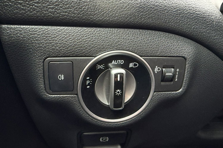 Mercedes GLA 250 4Matic, Klimatyzacja, Nawigacja, 2 kpl. opon, Podgrz. fotele, Skóra zdjęcie 16