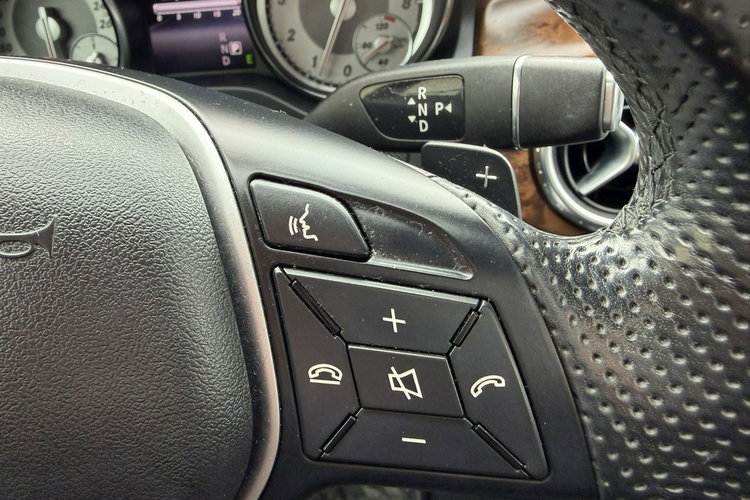 Mercedes GLA 250 4Matic, Klimatyzacja, Nawigacja, 2 kpl. opon, Podgrz. fotele, Skóra zdjęcie 19