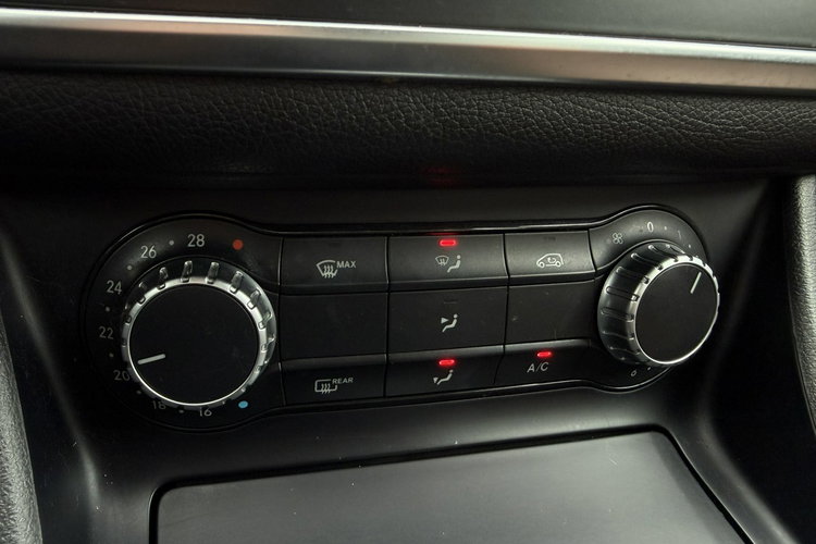 Mercedes GLA 250 4Matic, Klimatyzacja, Nawigacja, 2 kpl. opon, Podgrz. fotele, Skóra zdjęcie 24