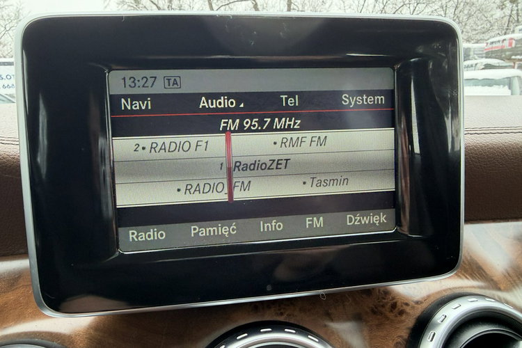 Mercedes GLA 250 4Matic, Klimatyzacja, Nawigacja, 2 kpl. opon, Podgrz. fotele, Skóra zdjęcie 26