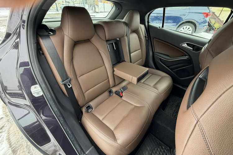 Mercedes GLA 250 4Matic, Klimatyzacja, Nawigacja, 2 kpl. opon, Podgrz. fotele, Skóra zdjęcie 28