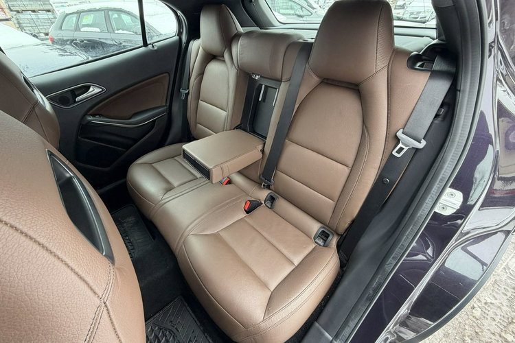 Mercedes GLA 250 4Matic, Klimatyzacja, Nawigacja, 2 kpl. opon, Podgrz. fotele, Skóra zdjęcie 29