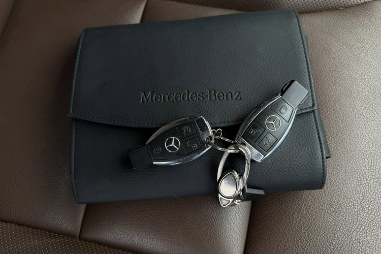 Mercedes GLA 250 4Matic, Klimatyzacja, Nawigacja, 2 kpl. opon, Podgrz. fotele, Skóra zdjęcie 33