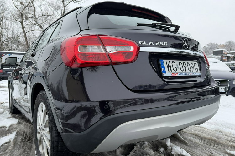 Mercedes GLA 250 4Matic, Klimatyzacja, Nawigacja, 2 kpl. opon, Podgrz. fotele, Skóra zdjęcie 9