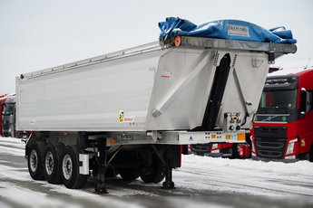 BENALU WYWROTKA / 27 m3 / ALUMINIOWA / OŚ PODNOSZONA / WAGA: 5 100 KG / ELEKTRYCZNA PLANDEKA