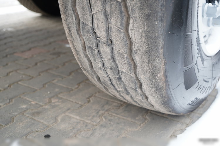 ZASŁAW / WYWROTKA  25 m3 / STALOWA / RYNNA / OŚ PODNOSZONA zdjęcie 16