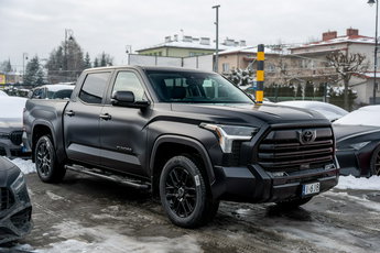 Toyota Tundra Metamorfoza – Z salonowego połysku w matową bestię