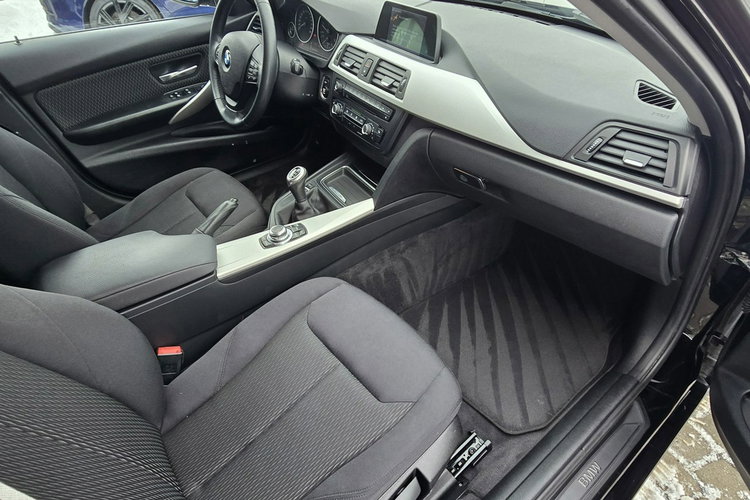 BMW 318 Bezwypadkowy zdjęcie 11