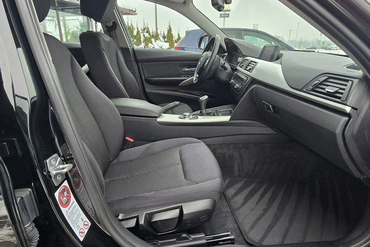 BMW 318 Bezwypadkowy zdjęcie 12