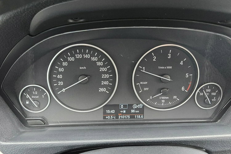 BMW 318 Bezwypadkowy zdjęcie 13