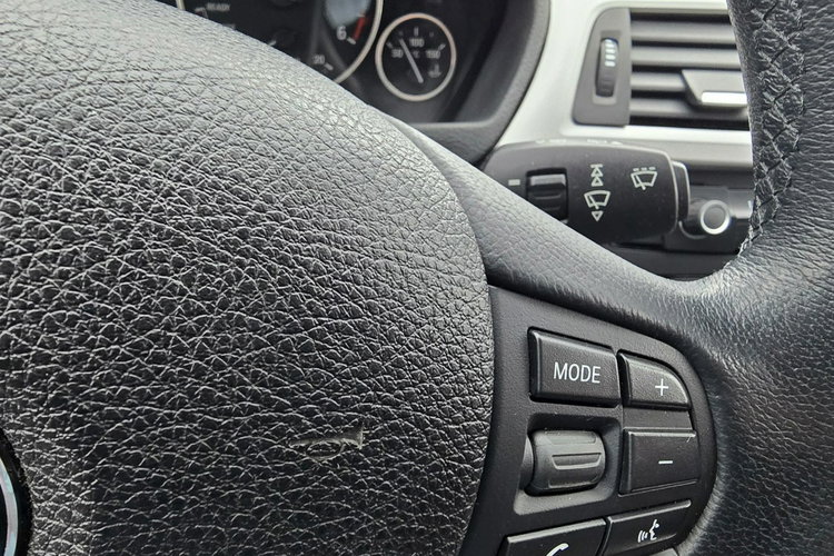 BMW 318 Bezwypadkowy zdjęcie 15