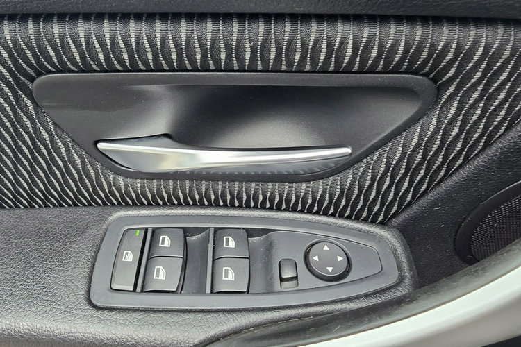 BMW 318 Bezwypadkowy zdjęcie 22