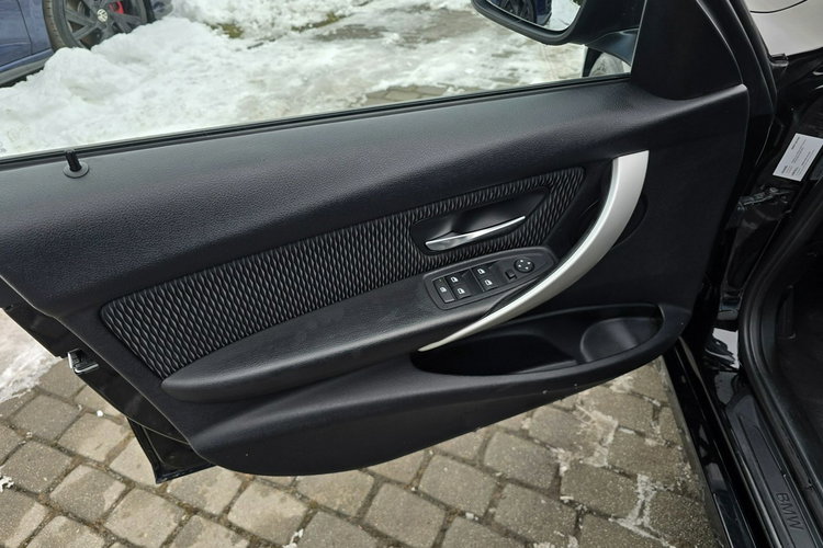 BMW 318 Bezwypadkowy zdjęcie 23