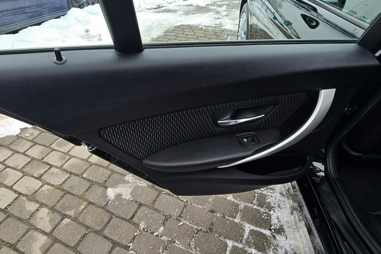 BMW 318 Bezwypadkowy zdjęcie 25