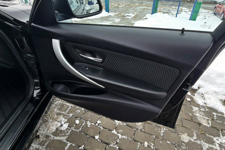 BMW 318 Bezwypadkowy zdjęcie 28