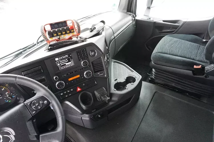 Mercedes / AROCS / 2651 / 6 X 4 / FASSI F 455 / WYS. 14.6 M / PILOT zdjęcie 15