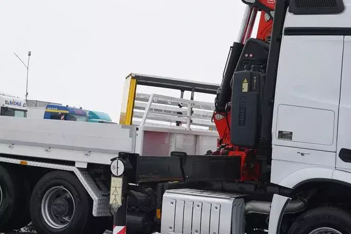 Mercedes / AROCS / 2651 / 6 X 4 / FASSI F 455 / WYS. 14.6 M / PILOT zdjęcie 26