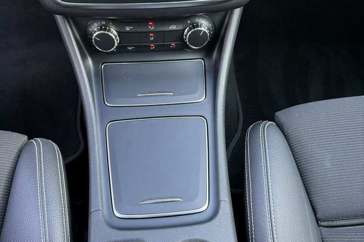 Mercedes A 200 AUTOMAT. ASYSTENT. 1.6 BEN. NISKI PRZEBIEG. PÓŁ-SKÓRA. GRZANE FOTELE zdjęcie 24