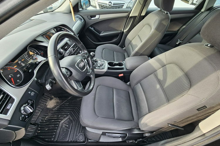 Audi A4 zdjęcie 24