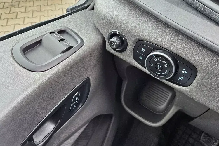 Ford transit L3H2 84999zł NETTO Brygadówka 6 osób 2.0TdCi/170KM zdjęcie 19