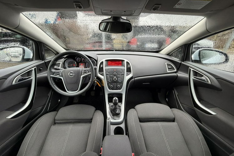 Opel Astra GTC, PDC 2x, Podgrz. fotele, Ele szyby, Ele lusterka, 2 kpl. kół zdjęcie 13