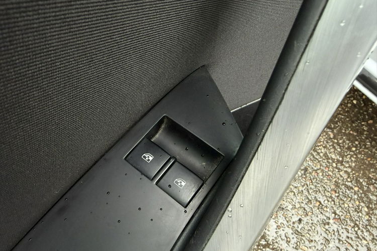 Opel Astra GTC, PDC 2x, Podgrz. fotele, Ele szyby, Ele lusterka, 2 kpl. kół zdjęcie 15