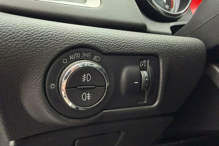 Opel Astra GTC, PDC 2x, Podgrz. fotele, Ele szyby, Ele lusterka, 2 kpl. kół zdjęcie 17